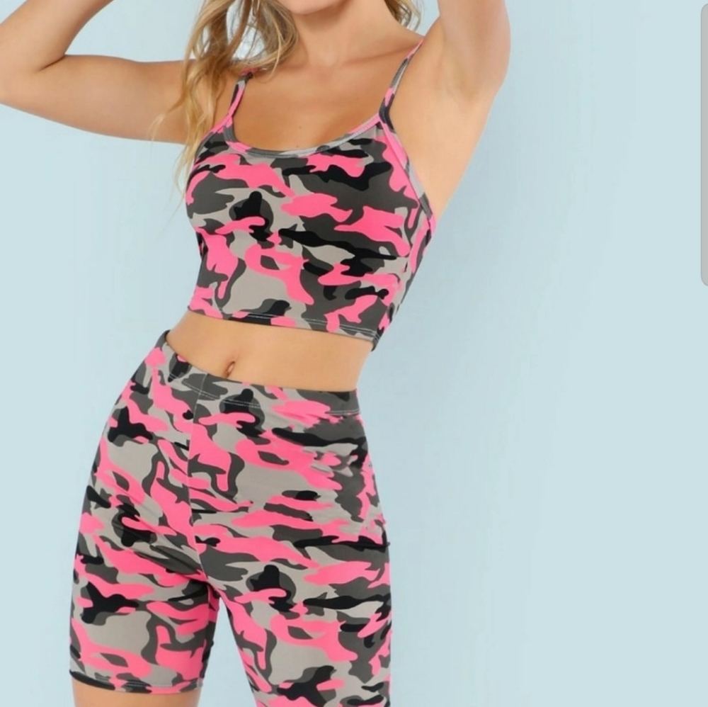 SOLD⏩⏩2 Piece Pink Camo Biker Shorts Set